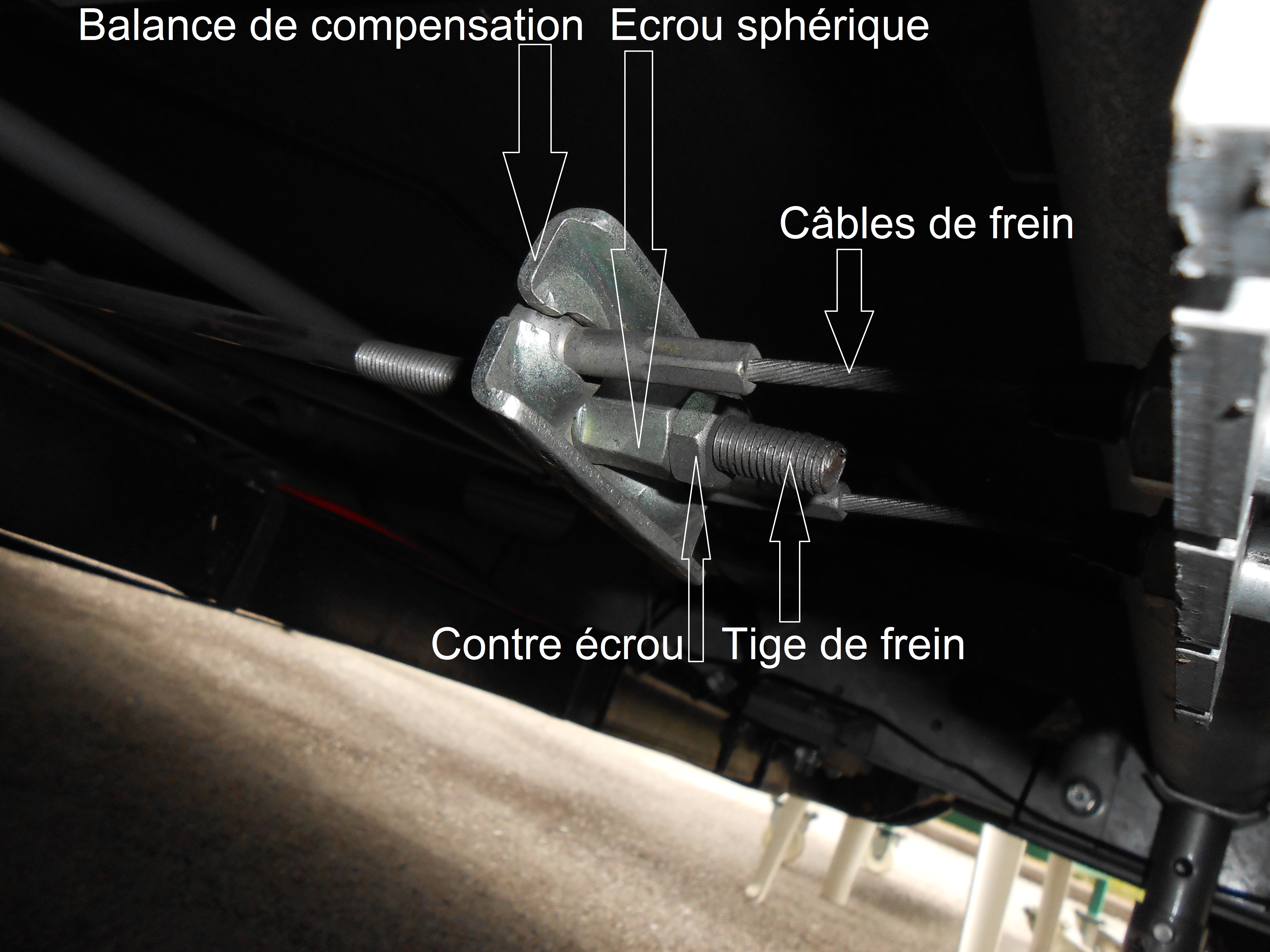 Pose d'un ATC Al-Ko sur une caravane Hobby à essieu Knott.